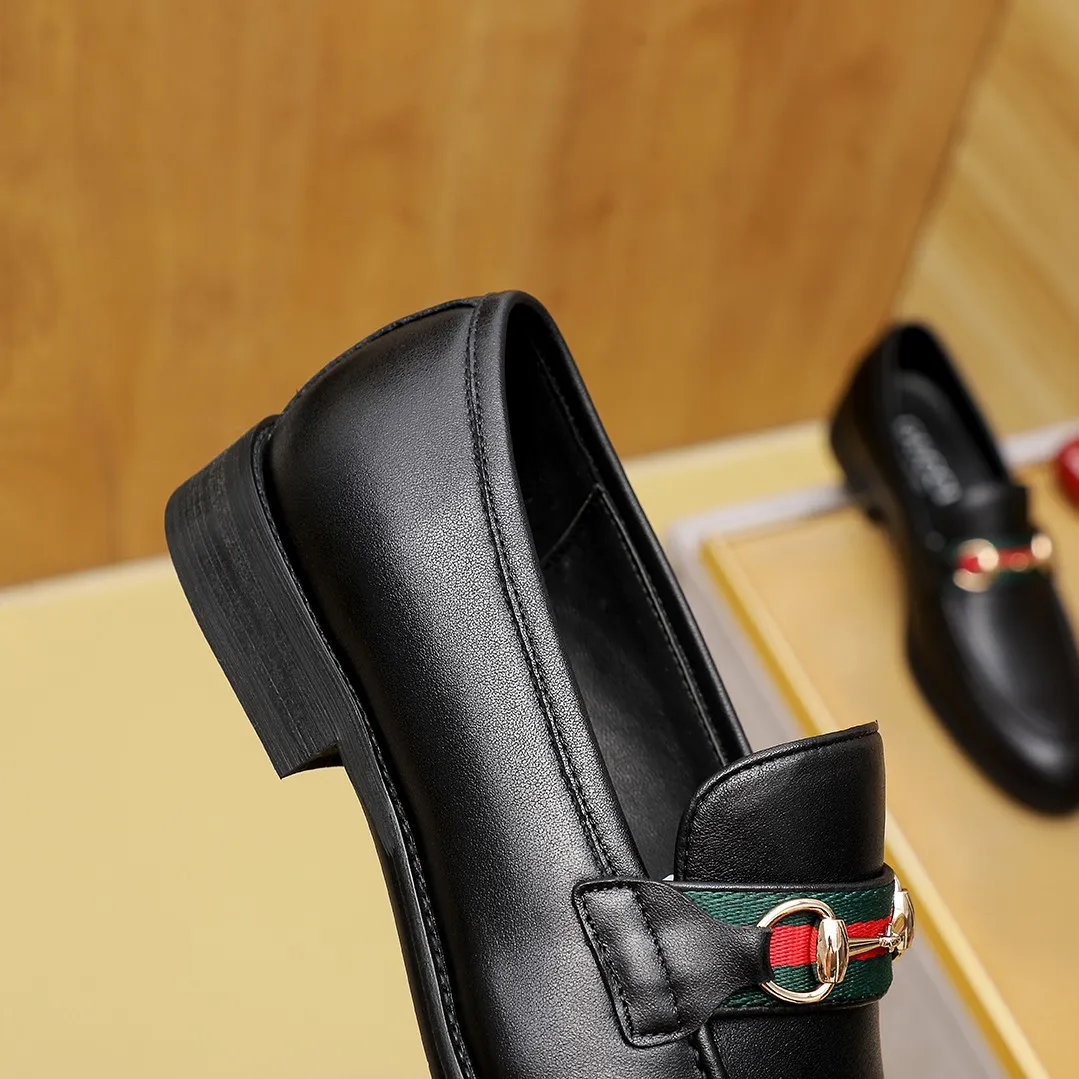 Men's men's shoes 💰400 🆘【GUCCI】Gucci ·🐑里· Hot-selling beanie shoes, top brand luxury, top quality, latest fashion beanie shoes.. The upper is made of original first-layer cowhide. (🐑leather·inner). The original stylish and stylish soft rubber wear-resistant and non-slip outsole is light and comfortable on the foot, available in black! Matching code: 39/45 (38.46. Can be customized)